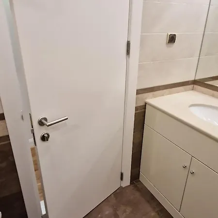 Apartment Луксозен Тристаен Апартамент В Младост 3 Sofia