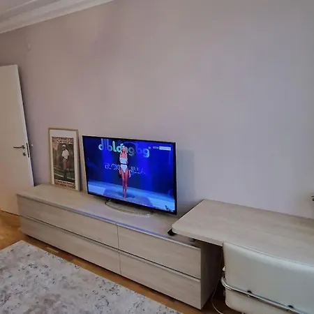 Apartment Луксозен Тристаен Апартамент В Младост 3 Sofia