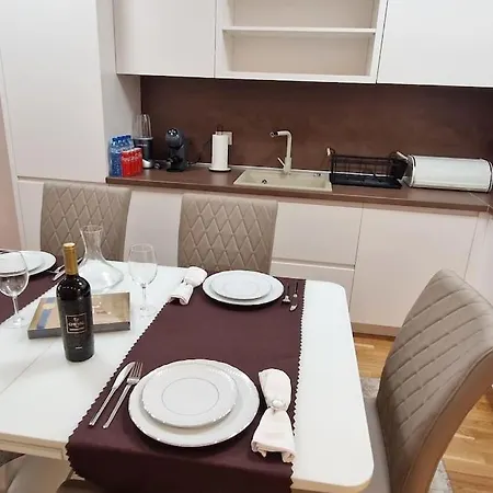 Apartment Луксозен Тристаен Апартамент В Младост 3