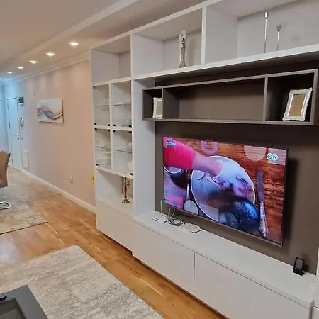 Луксозен Тристаен Апартамент В Младост 3 Apartamento *