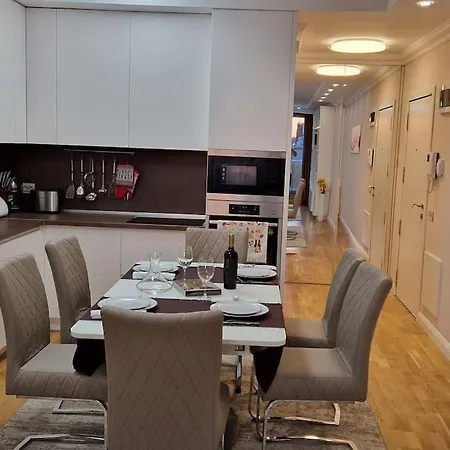 Apartamento Луксозен Тристаен Апартамент В Младост 3