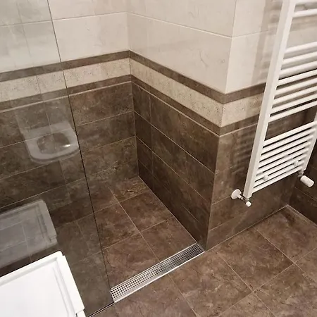 Apartamento Луксозен Тристаен Апартамент В Младост 3 *