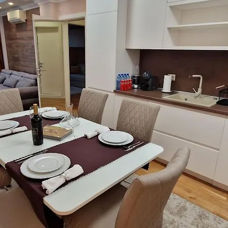 Apartamento Луксозен Тристаен Апартамент В Младост 3